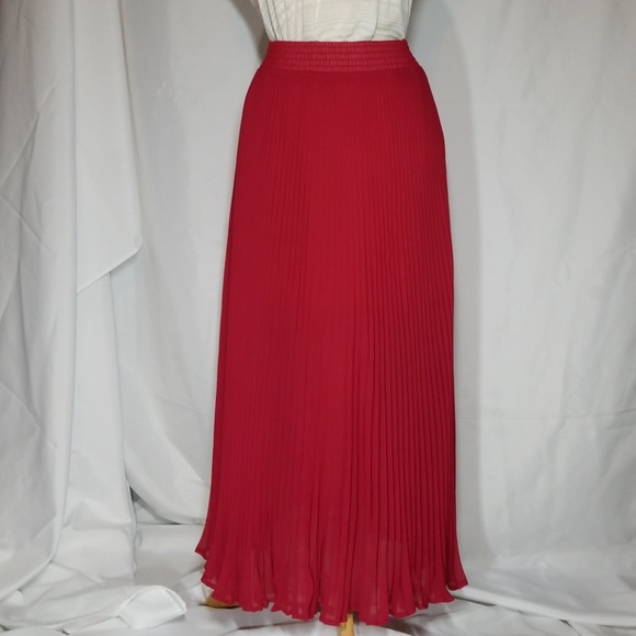 Unknown Dresses & Skirts - Red Pleated Skirt